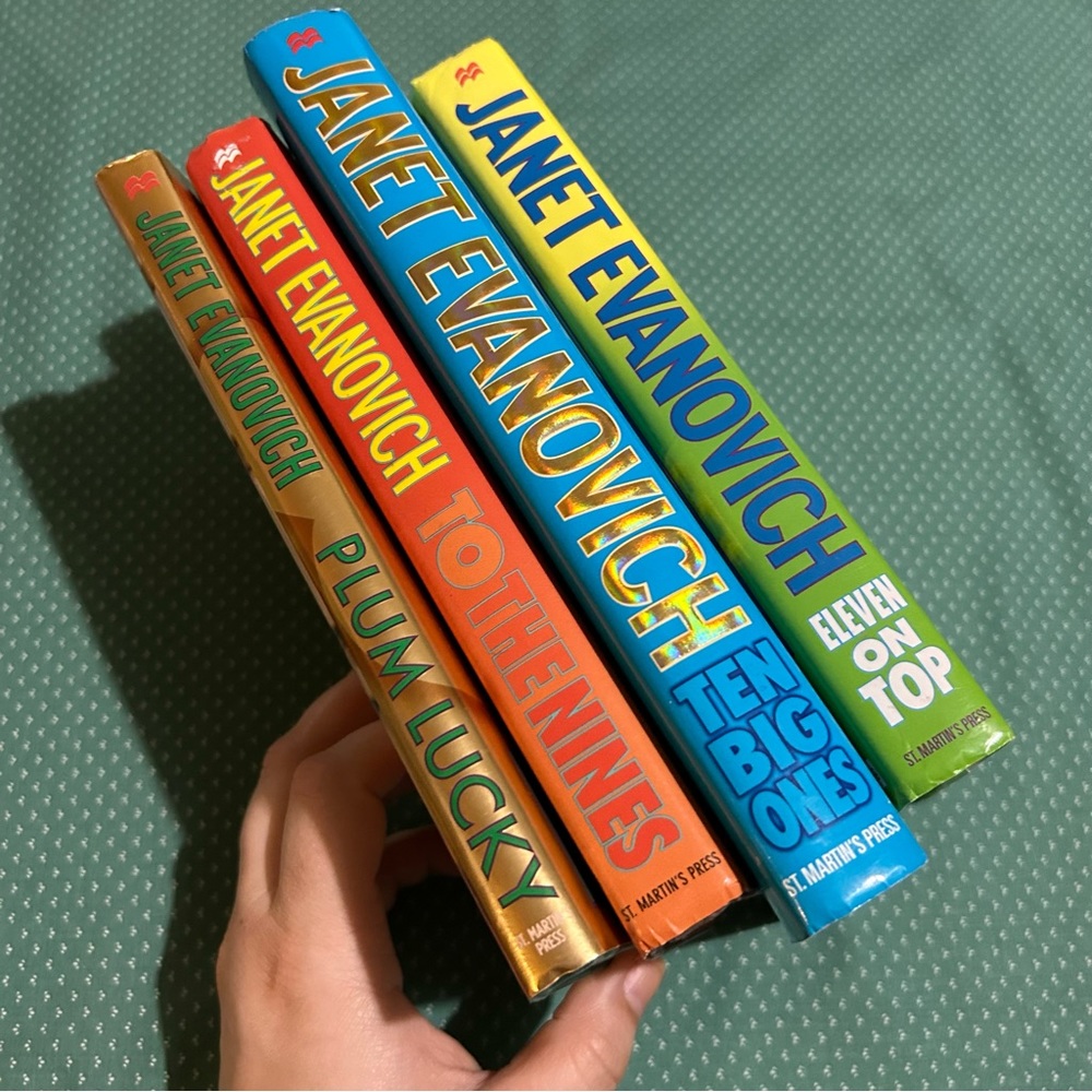 Janet Evanovich Books (9-10-11) & Plum Lucky.     4 books